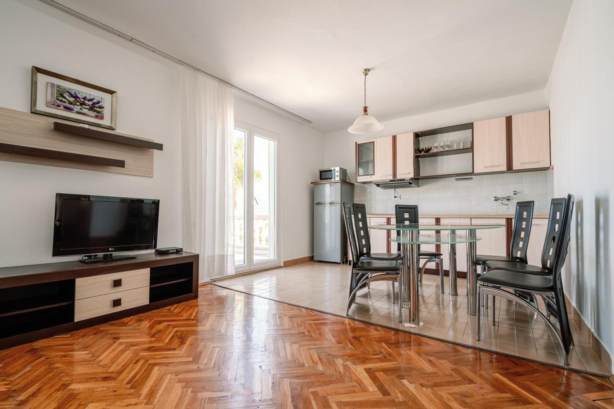 Sea Apartment *